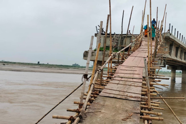 कमला नदीको पक्की पुल १४ वर्षदेखि अधुरै